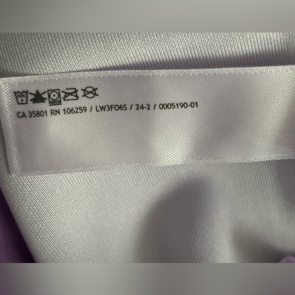 Lululemon Softstreme Gathered T-Shirt Purple and White Size 14 NWOT - Picture 5 of 5